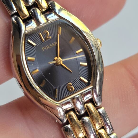 Vintage Watches Pulsar Two Tone Bracelet Black Dial Gold Marker Quartz Watch - Picture 4 of 10